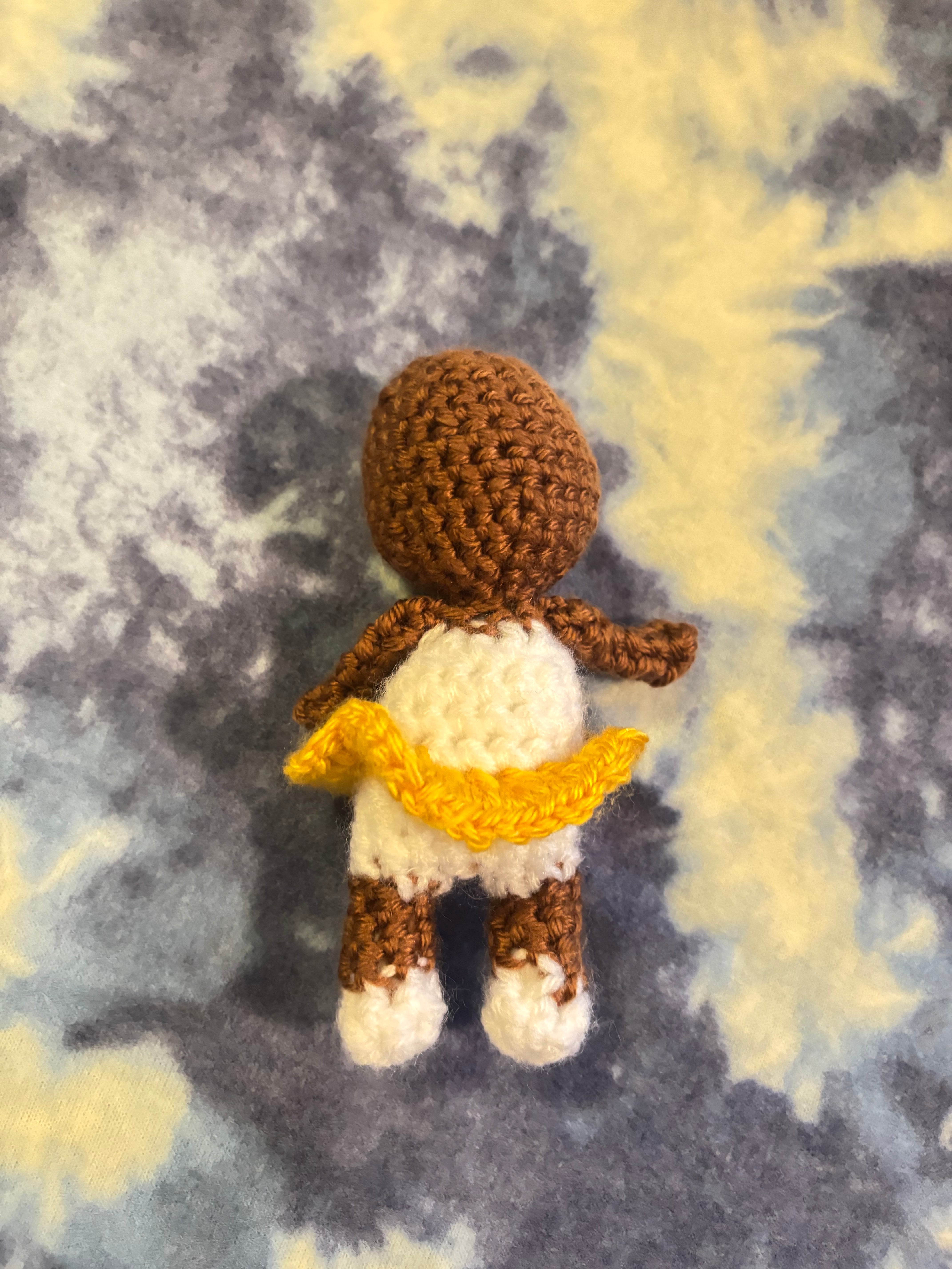 Mini Madama Doll -white dress, gold skirt